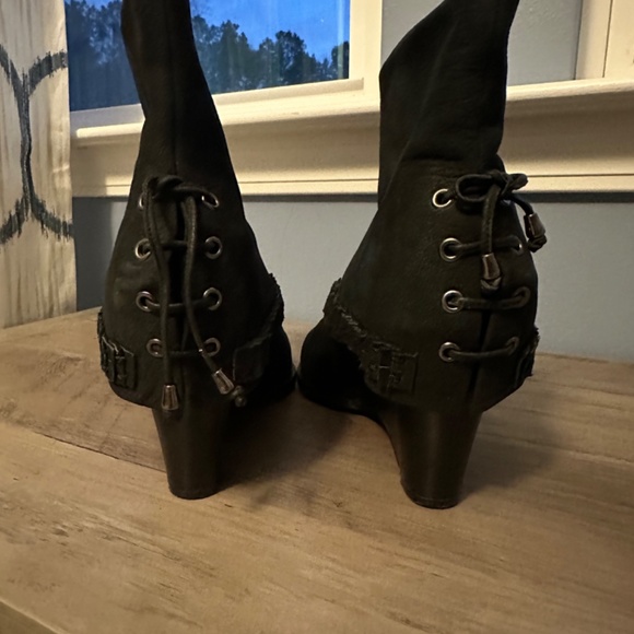 B. MAKOWSKY WOMENS BLACK LEATHER MADDISON WEDGE BOOTS SIZE 8 - Picture 8 of 12